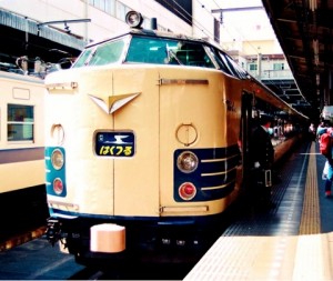 上野駅に到着した寝台特急はくつる号