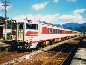 特急南紀号・紀勢本線栃原駅
