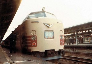 特急加越号・金沢駅で
