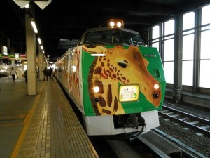 キリン顔にリニューアルされた旭山動物園号