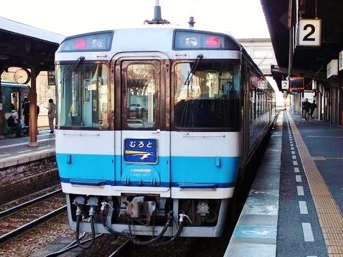 特急むろと号キハ185系