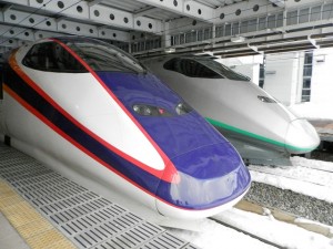 新旧塗装の新幹線つばさ号
