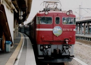 ED79牽引の寝台特急エルム