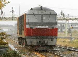 DF200RED BEAR～富良野駅にて