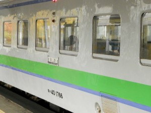サボが付いた2429D車体側面