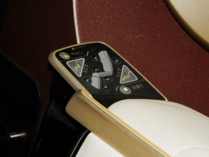 E7系グランクラスの座席操作ボタン