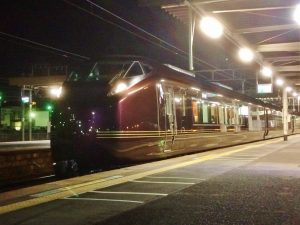 E655系和なごみ・小牛田駅停止直前