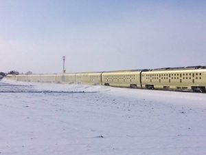 長大編成が北カーブを行く