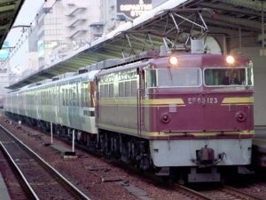 お座敷列車・あすか号を牽くゆうゆうサロン岡山専用機