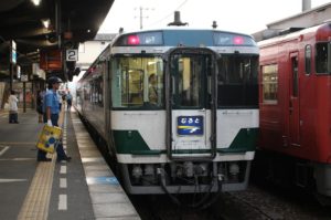 キハ185系特急むろと国鉄色