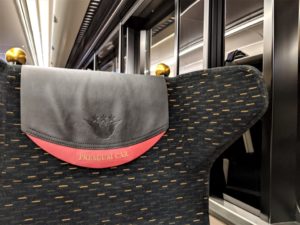 プレミアムカーのヘッドレスト
