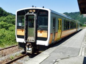 キハE120系の外観