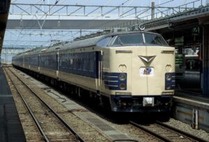 583系・わくわくドリーム号(朝)