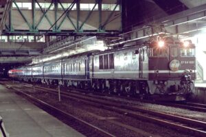 寝台特急出羽。EF64-1001茶釜