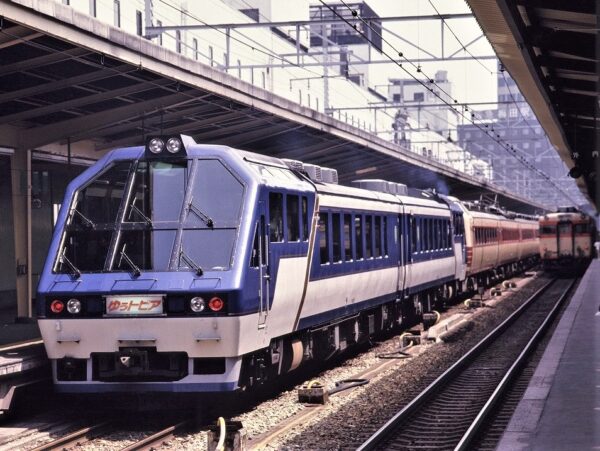 特急ゆぅトピア和倉・大阪駅11番ホーム