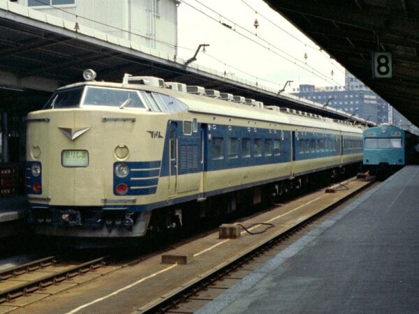 583系寝台特急きりしま・大阪駅