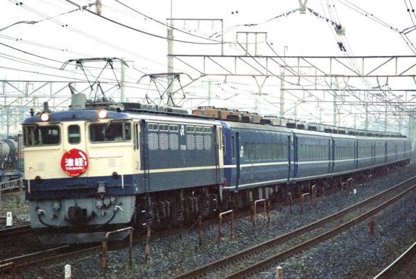 急行津軽・EF65PF(HMリンゴ)