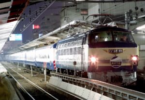 寝台特急あかつき号・EF66牽引