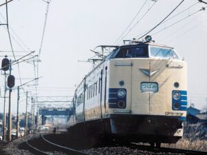 583系の特急つばめ