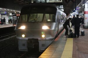 特急みどりリレーかもめ50号・博多駅にて