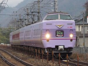 381系スーパーやくも復刻塗装