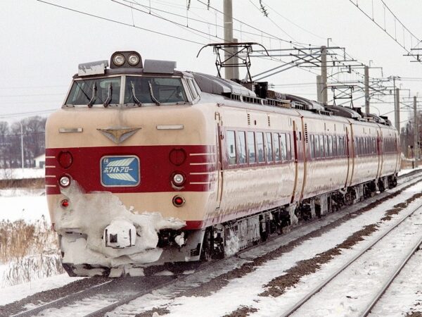ストレート区間の781系特急ホワイトアロー・国鉄色