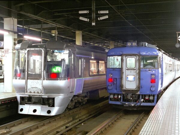 785系スーパーホワイトアロー