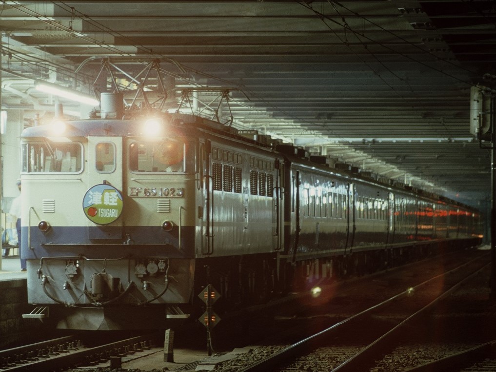 急行津軽・EF65PF（HM小リンゴ）