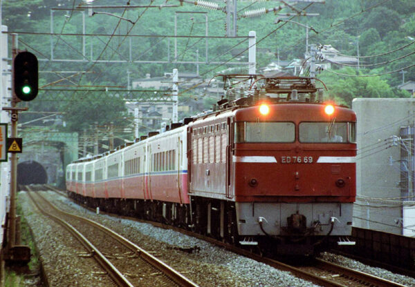ムーンライト九州・ED76