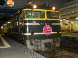 反射帯が光るEF81トワ釜