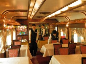食堂車ダイナープレアデスの準備中