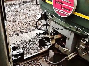 敦賀駅での機関車交換(上り限定)