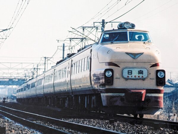 485系特急日向。赤スカートのボンネット型