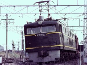 コンテナ特急たからの先頭に立ったEH10
